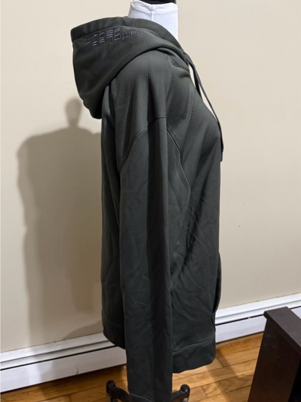 Men’s under armor hoodie lightweight knit under armor hoodie - worn once. - Picture 4 of 8